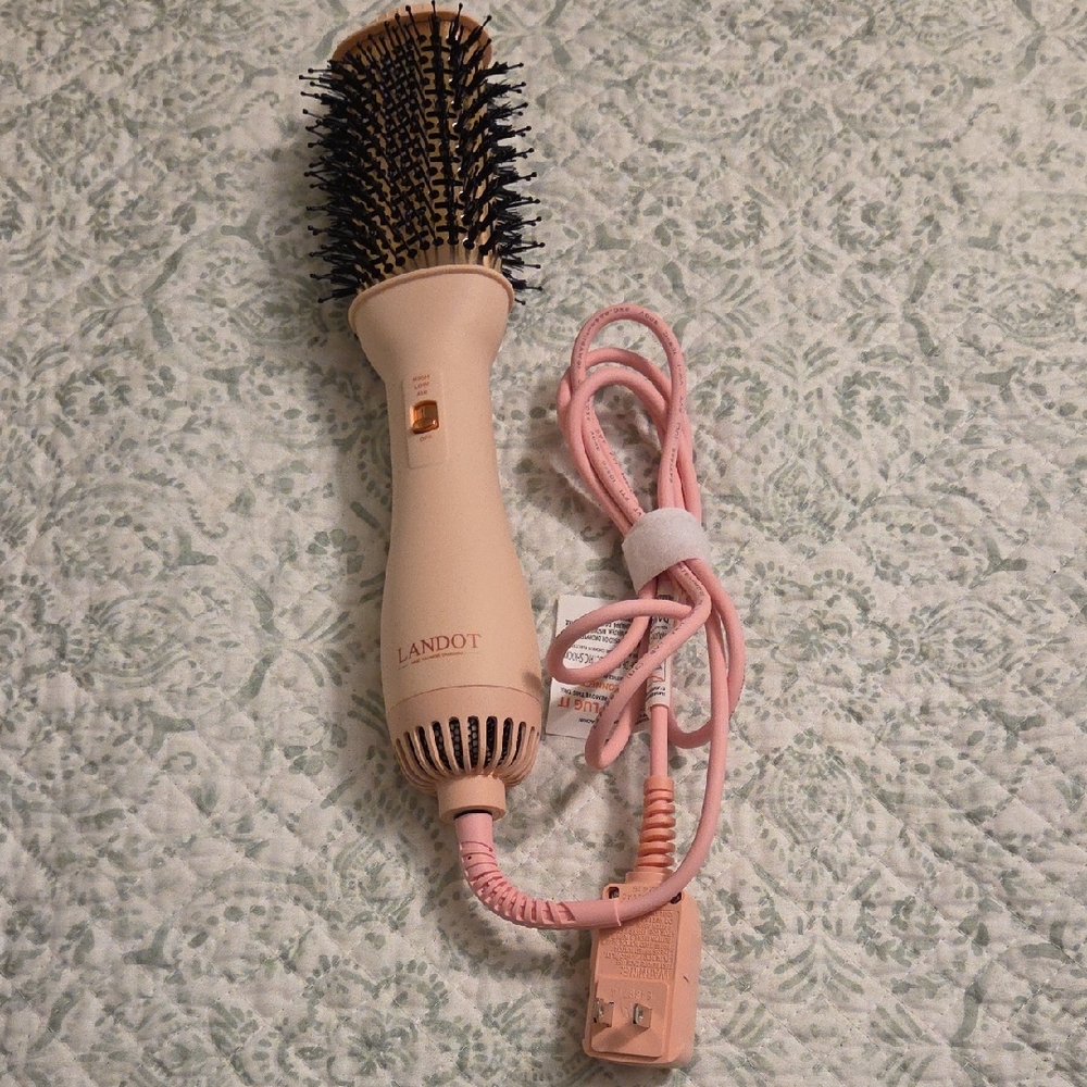 Landot Hair Dryer Brush in Pink and Cream